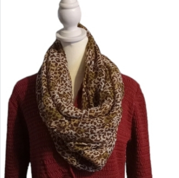 Leopard print infinity scarf - Picture 1 of 3